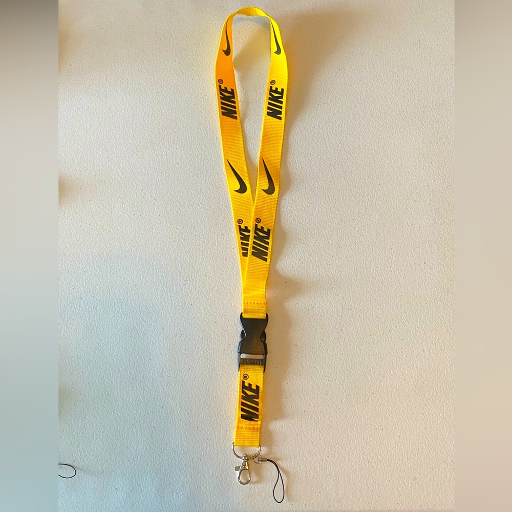 Key chain color yellow llavero Nike